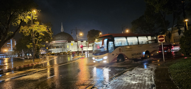 Heavy rain falls and flooded roads in Bandar Seri Begawan, Brunei in 2024